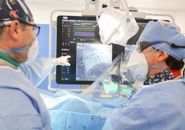 El hospital Virgen del Rocío de Sevilla duplica las salas de hemodinámica para hacer hasta un 20% más de operaciones coronarias