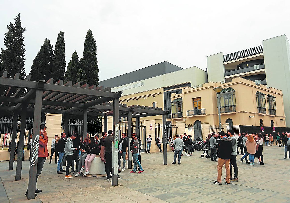 Grupo de opositores a la Policía Local en el proceso de acceso de 2012