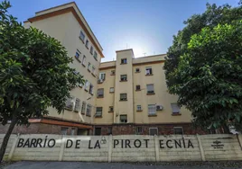 Imágenes de los pisos desahuciados por Defensa en la Pirotecnia de Sevilla