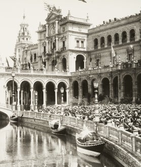 Imagen secundaria 2 - Varios instantes del 9 de mayo de 1929 captados por los fotógrafos durante la inauguración