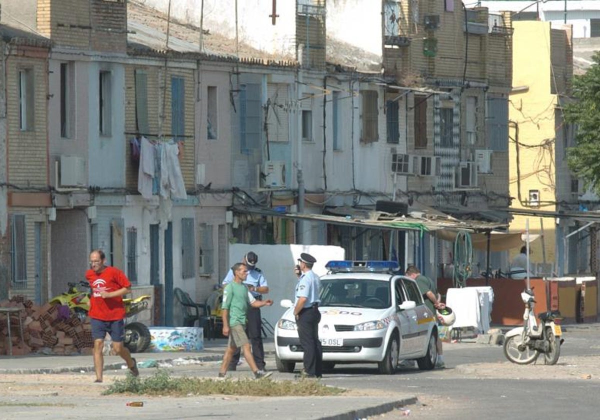 Una inspección policial en la barriada de Torreblanca