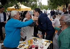 El efecto Juanma que seduce en las Tres Mil Viviendas de Sevilla