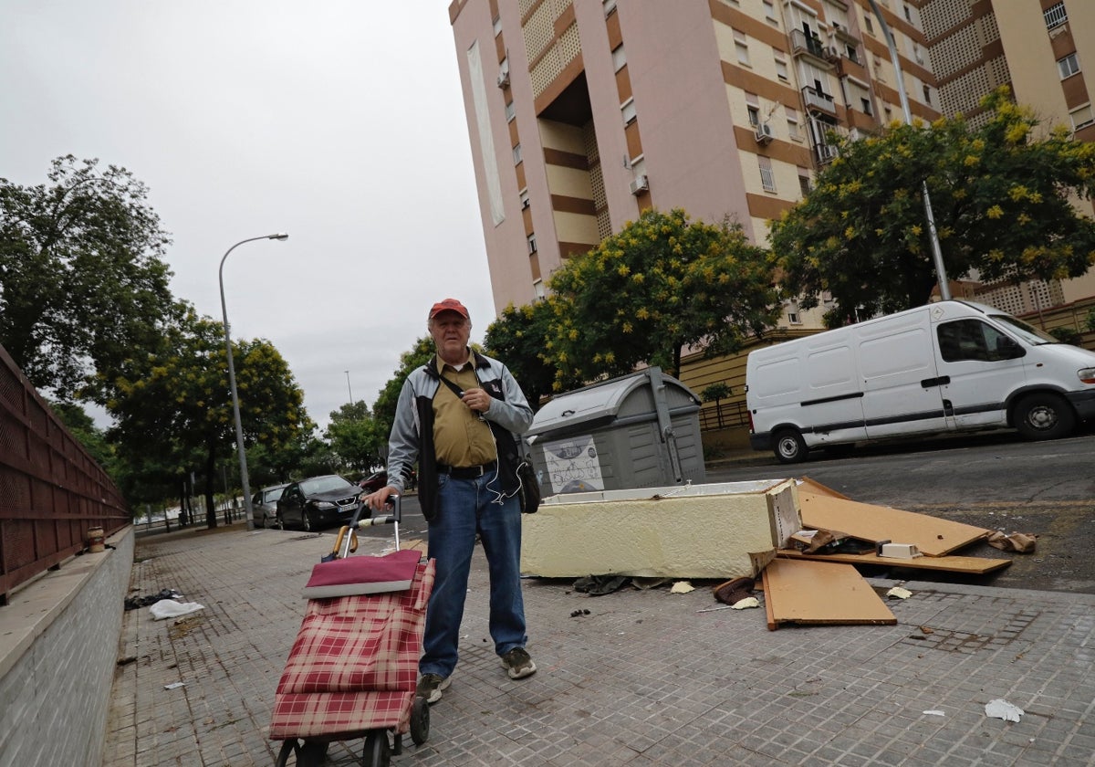 Diego, a la salida de su casa en el Polígono Norte