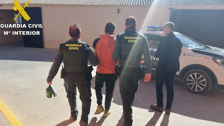 Detienen en Los Palacios y Villafranca a un peligroso delincuente que agredía y robaba a sus víctimas