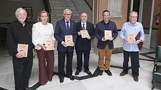 Jesús García Solano, María José del Rey, Miguel Cuevas Pérez, Rafael Raya Rasero, Antonio Puente Mayor y Manuel Filpo Cabana, durante la presentación del libro