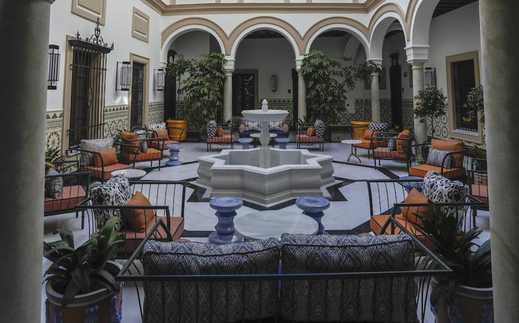 Imagen principal - El Hotel Don Ramón, el último gran lujo que agrada a todos los sevillanos