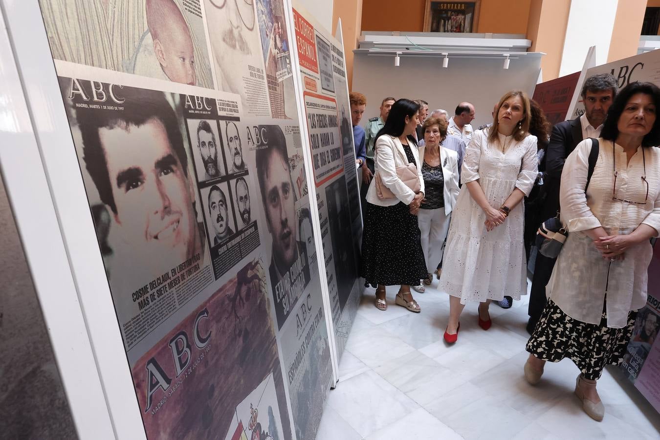 Inauguración de la muestra  'El terror a portada. 60 años del terrorismo en España a través de la prensa' en el Ayuntamiento de Sevilla