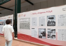 Una exposición repasa las mejores imágenes de los cincuenta años de la facultad de Económicas de Sevilla