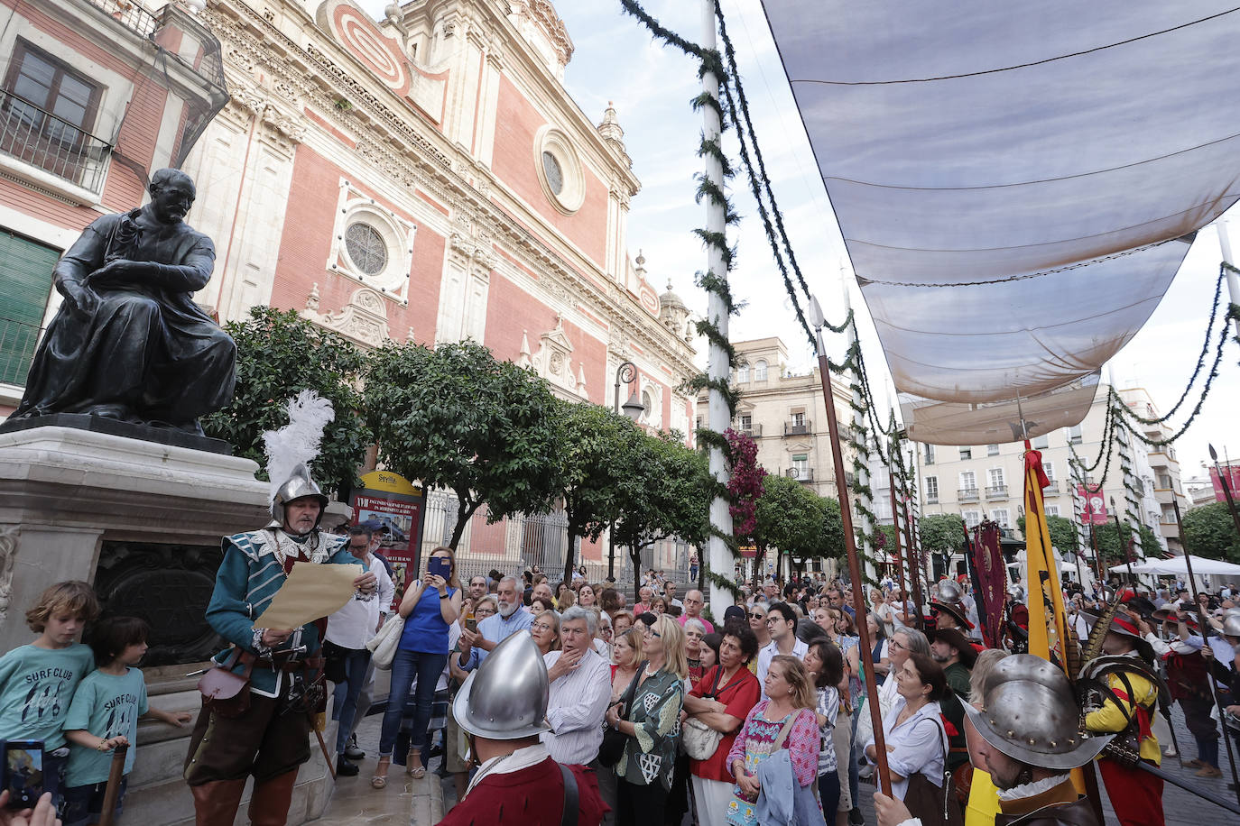 El desfile que conmemora el 424 aniversario del nacimiento de Diego Velázquez en Sevilla