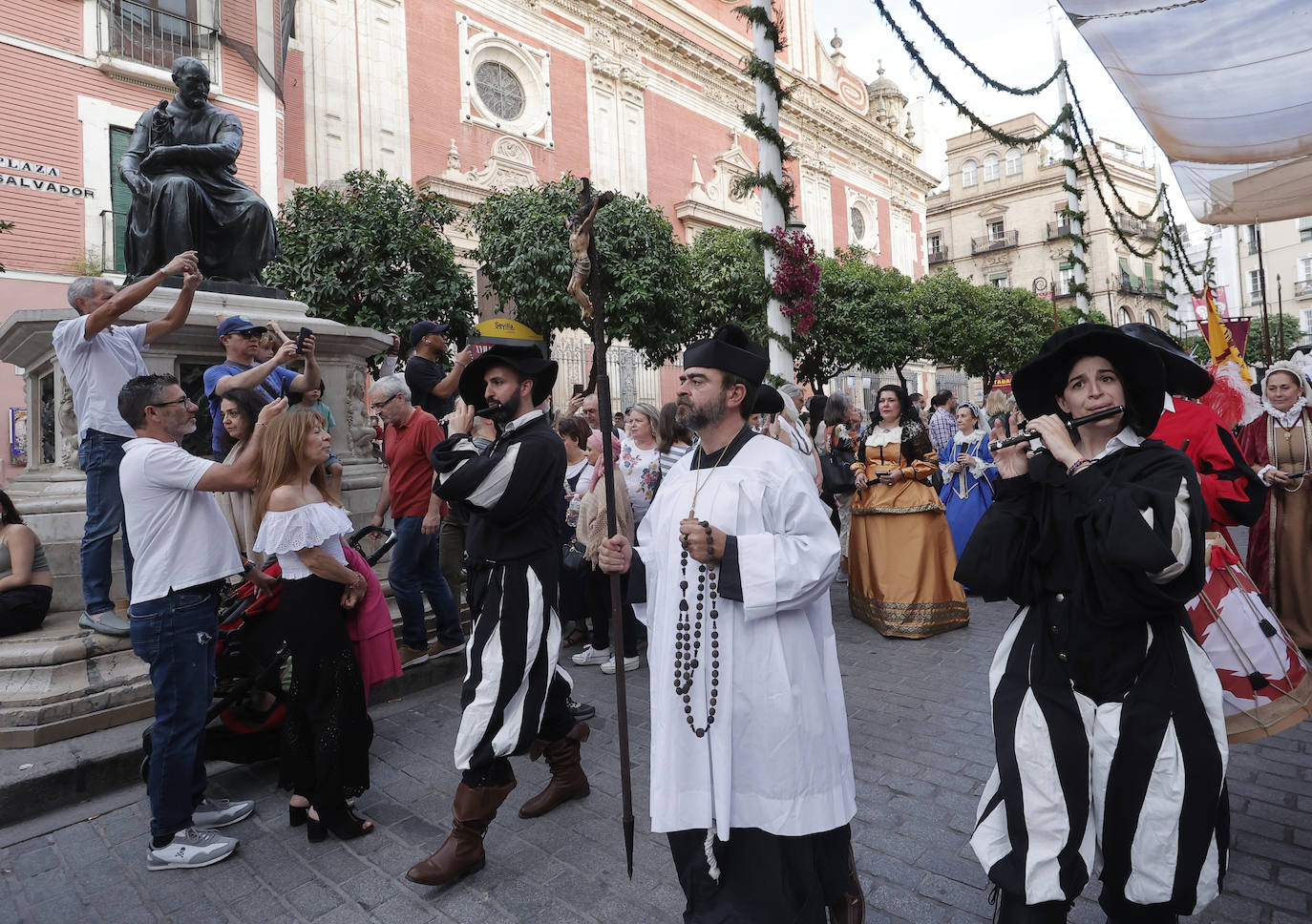 El desfile que conmemora el 424 aniversario del nacimiento de Diego Velázquez en Sevilla