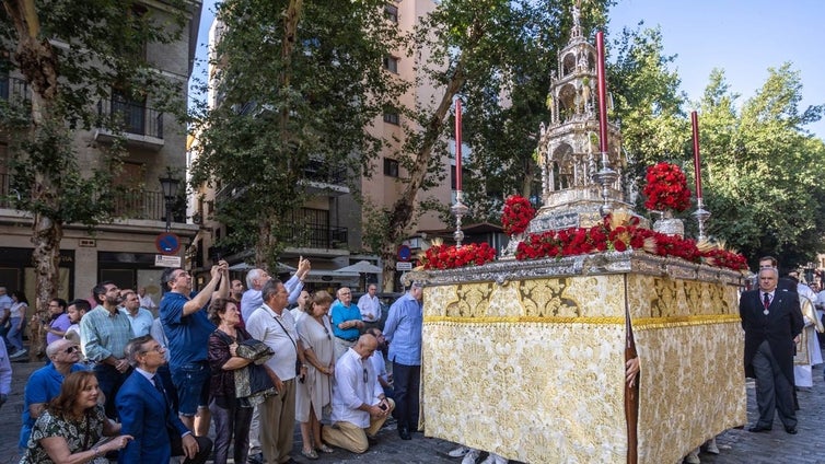 La procesión del Corpus de la Magdalena recorre Sevilla, en imágenes