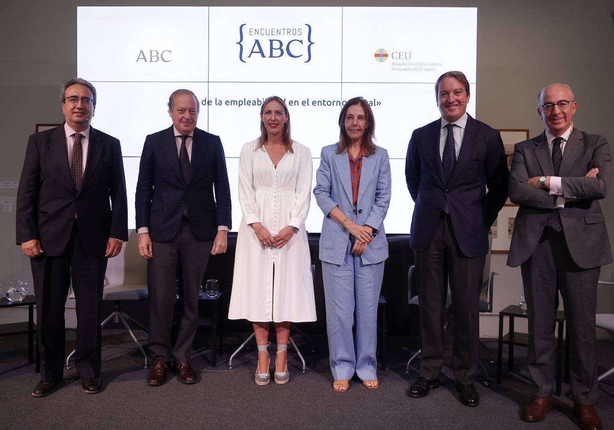 Los participantes en el foro 'Retos de la empleabilidad en el entorno actual'