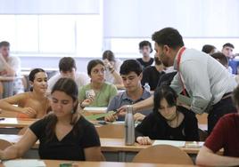 La Universidad de Sevilla prohíbe relojes electrónicos y gafas que hacen fotos en la Selectividad 2023