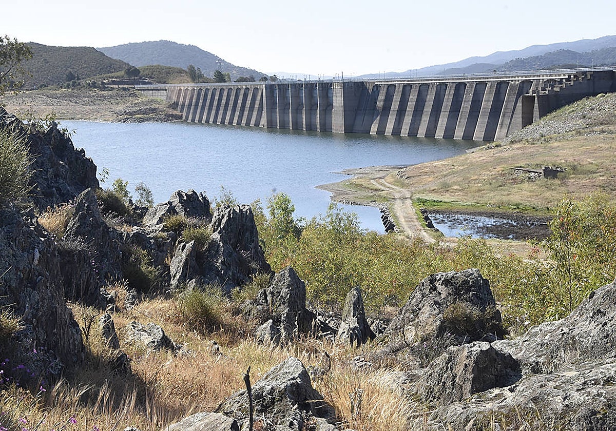 Imagen actual del pantano de Aracena, uno de los seis de Emasesa