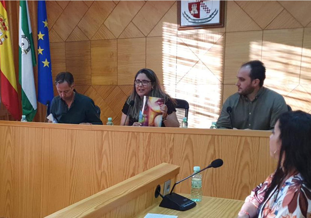 La alcaldesa de La Roda de Andalucía, Josefa Valverde, en una imagen de archivo durante un pleno