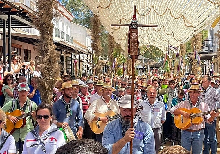 Cantos, rezos y convivencia reinan en la peregrinación del Gran Poder al Rocío