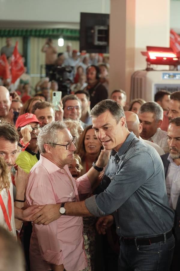 Primer mitin de precampaña  de Pedro Sánchez celebrado en Dos Hermanas