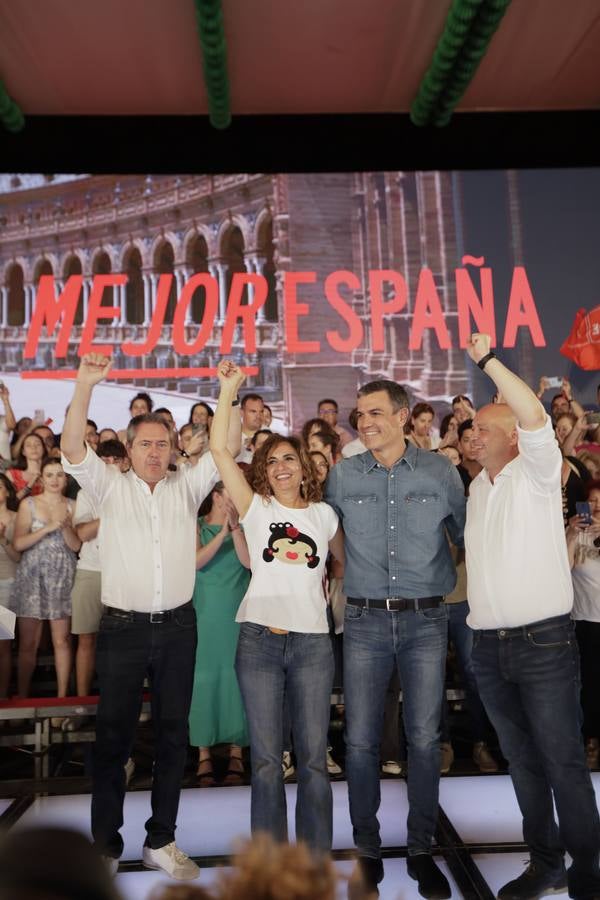 Primer mitin de precampaña  de Pedro Sánchez celebrado en Dos Hermanas