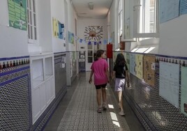 La caída de la natalidad hace mella en los colegios de Sevilla: sobran 1.034 plazas en la capital