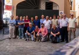 Grupo F100, uno de los concursos fotográficos más añejos de la Semana Santa de Sevilla