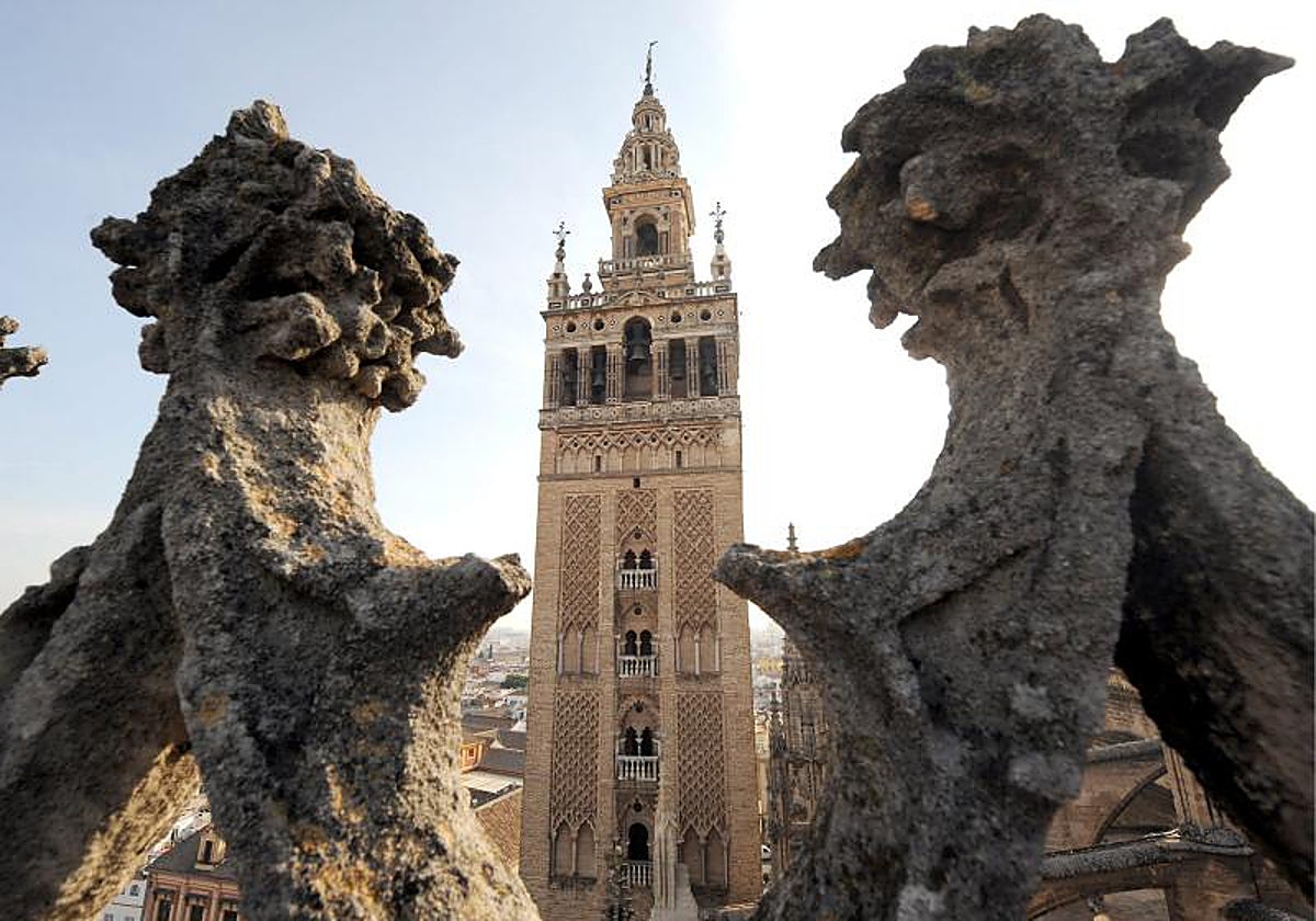 La Giralda, vista desde las cubiertas de la Catedral