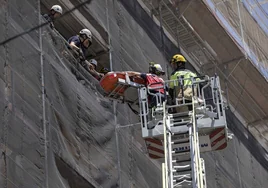 Cae un trabajador de un hotel del centro de Sevilla desde una sexta planta