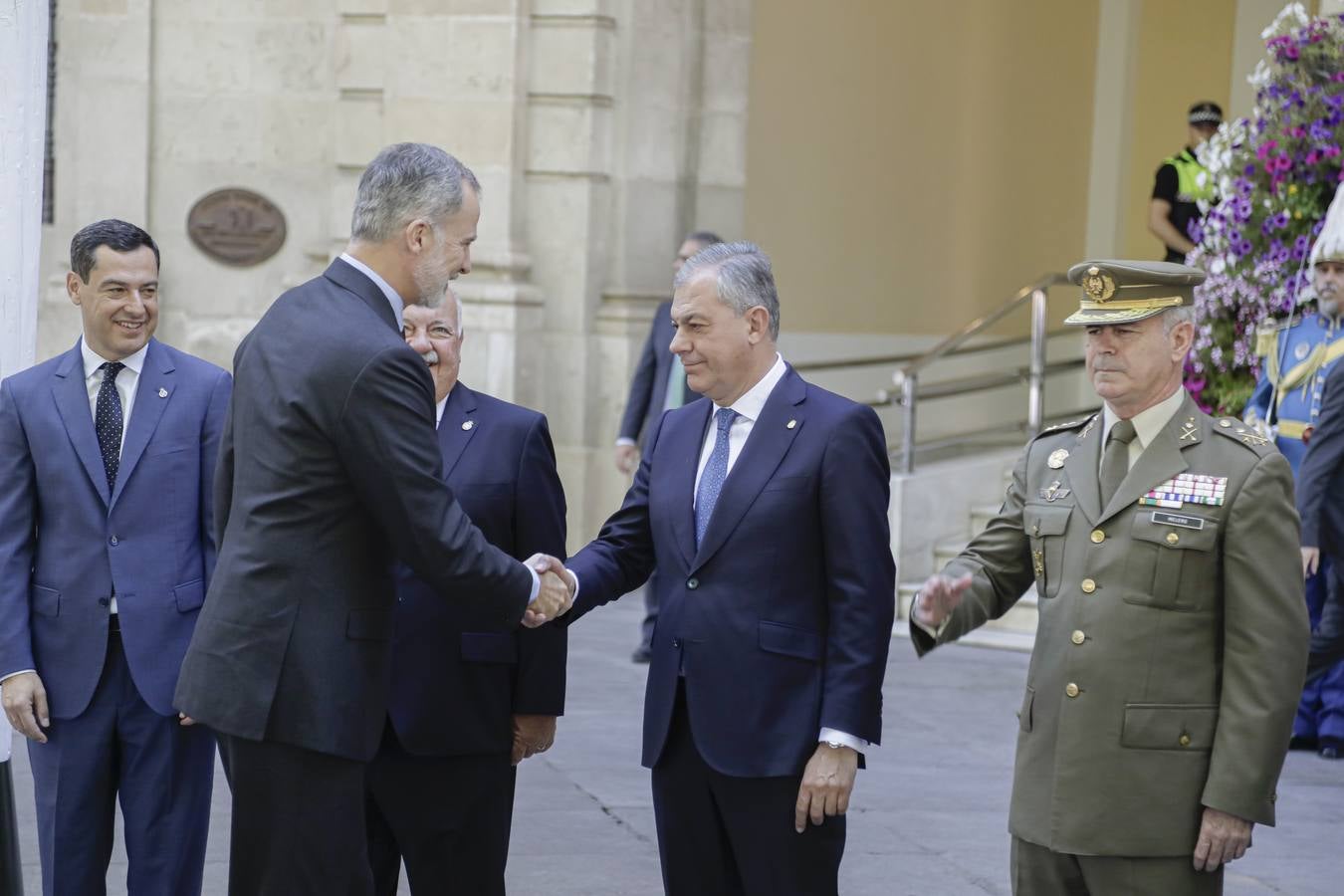 El Rey Felipe VI recibe en el Ayuntamiento de Sevilla el IX Premio contra el Terrorismo Alberto Jiménez-Becerril