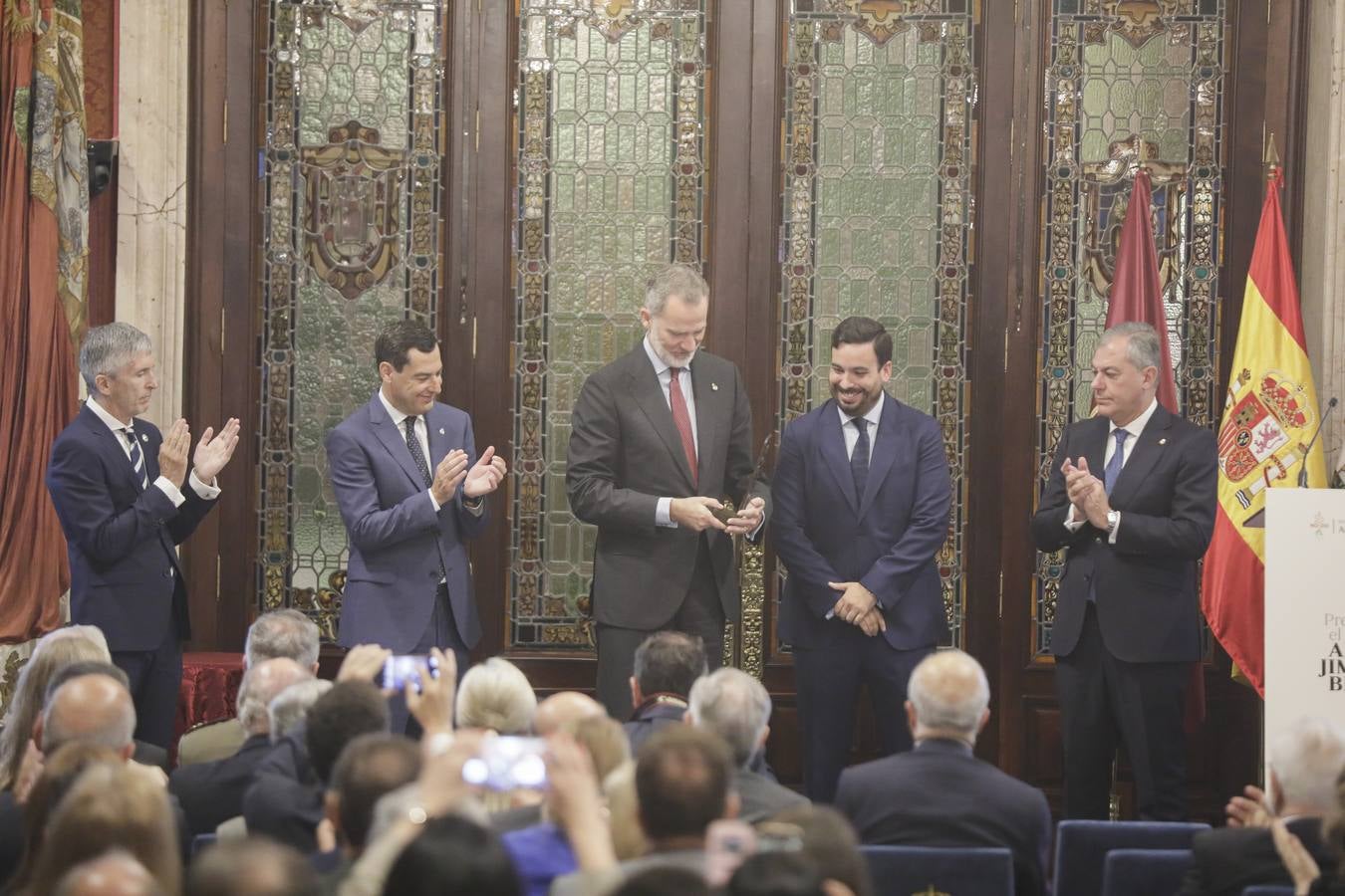 El Rey Felipe VI recibe en el Ayuntamiento de Sevilla el IX Premio contra el Terrorismo Alberto Jiménez-Becerril