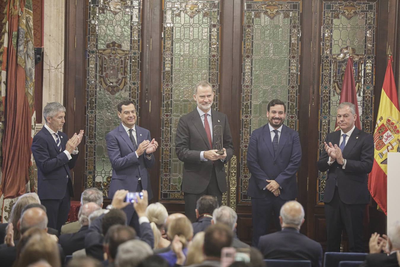 El Rey Felipe VI recibe en el Ayuntamiento de Sevilla el IX Premio contra el Terrorismo Alberto Jiménez-Becerril