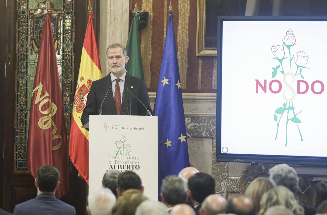 El Rey Felipe VI recibe en el Ayuntamiento de Sevilla el IX Premio contra el Terrorismo Alberto Jiménez-Becerril