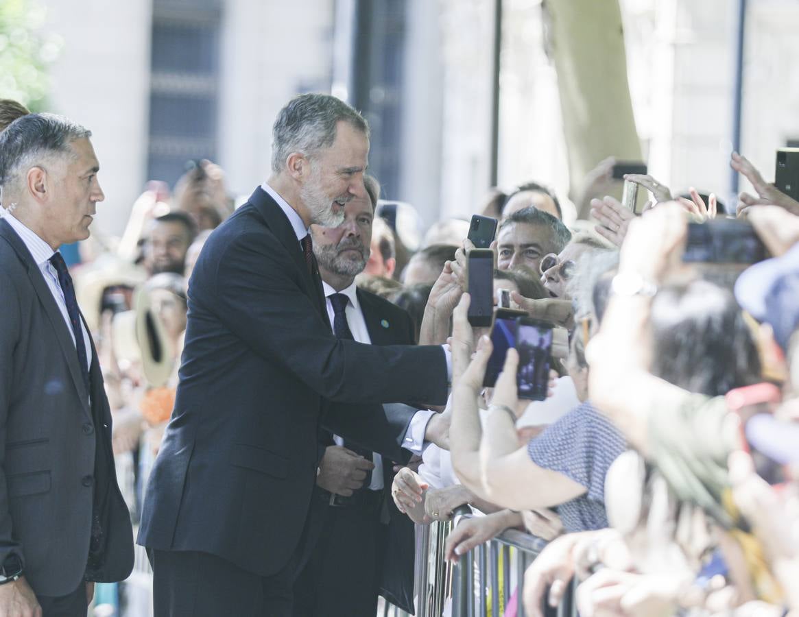 El Rey Felipe VI recibe en el Ayuntamiento de Sevilla el IX Premio contra el Terrorismo Alberto Jiménez-Becerril