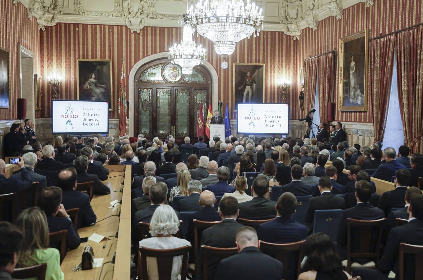 El Rey Felipe VI recibe en el Ayuntamiento de Sevilla el IX Premio contra el Terrorismo Alberto Jiménez-Becerril