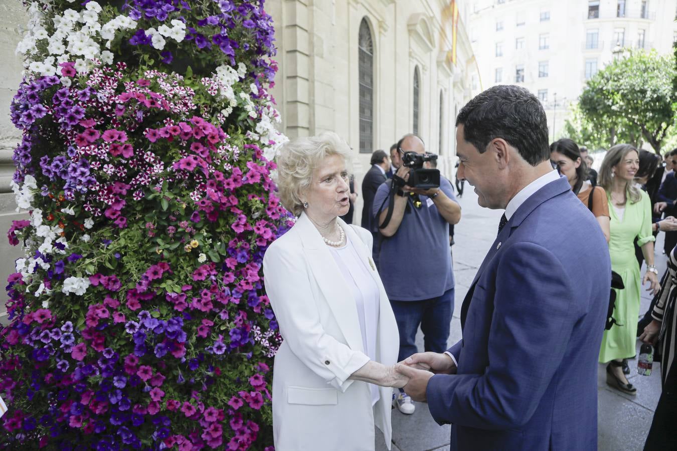 El Rey Felipe VI recibe en el Ayuntamiento de Sevilla el IX Premio contra el Terrorismo Alberto Jiménez-Becerril
