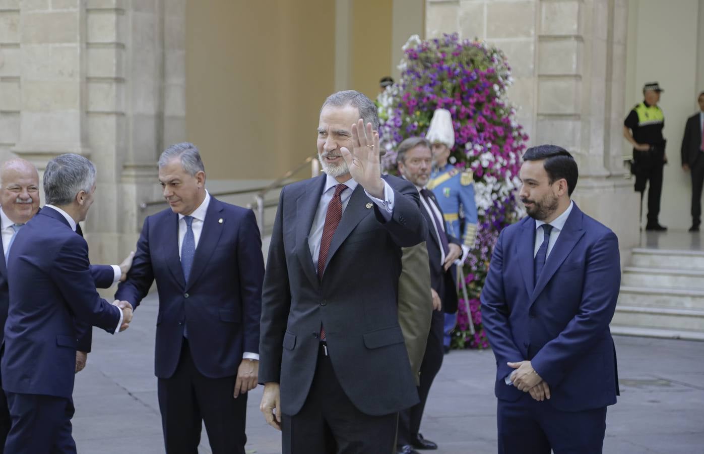 El Rey Felipe VI recibe en el Ayuntamiento de Sevilla el IX Premio contra el Terrorismo Alberto Jiménez-Becerril
