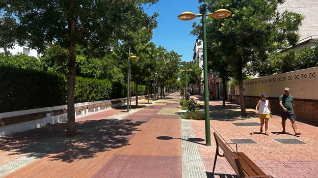 Imagen después - La avenida de la Cruz Roja carece de todos los elementos que anunciaron el proyecto 'Life watercool'