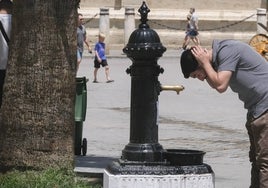 En imágenes, el verano arranca con un abrasador fin de semana en Sevilla