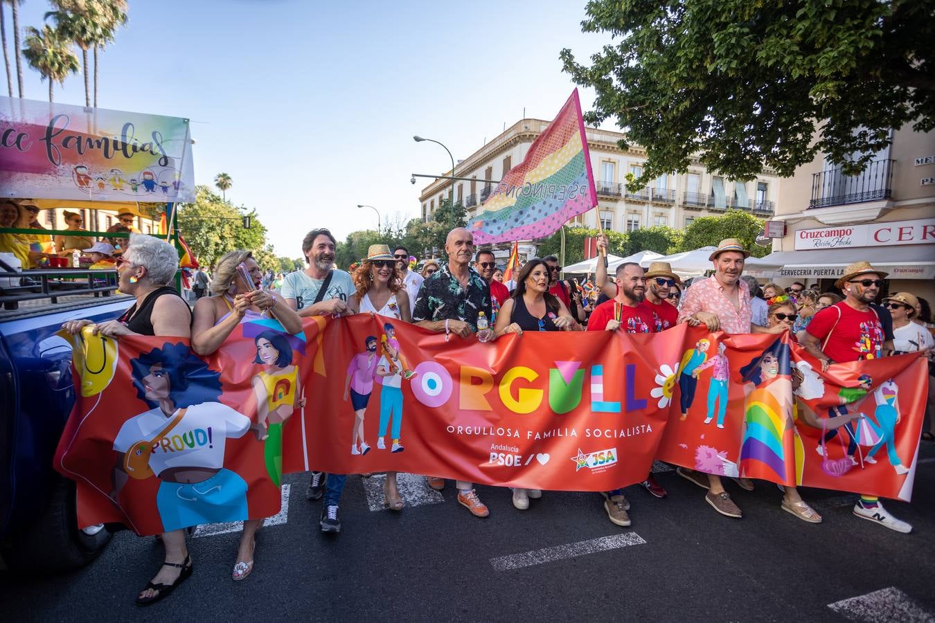 Estampas del multitudinario desfile del Orgullo en Sevilla