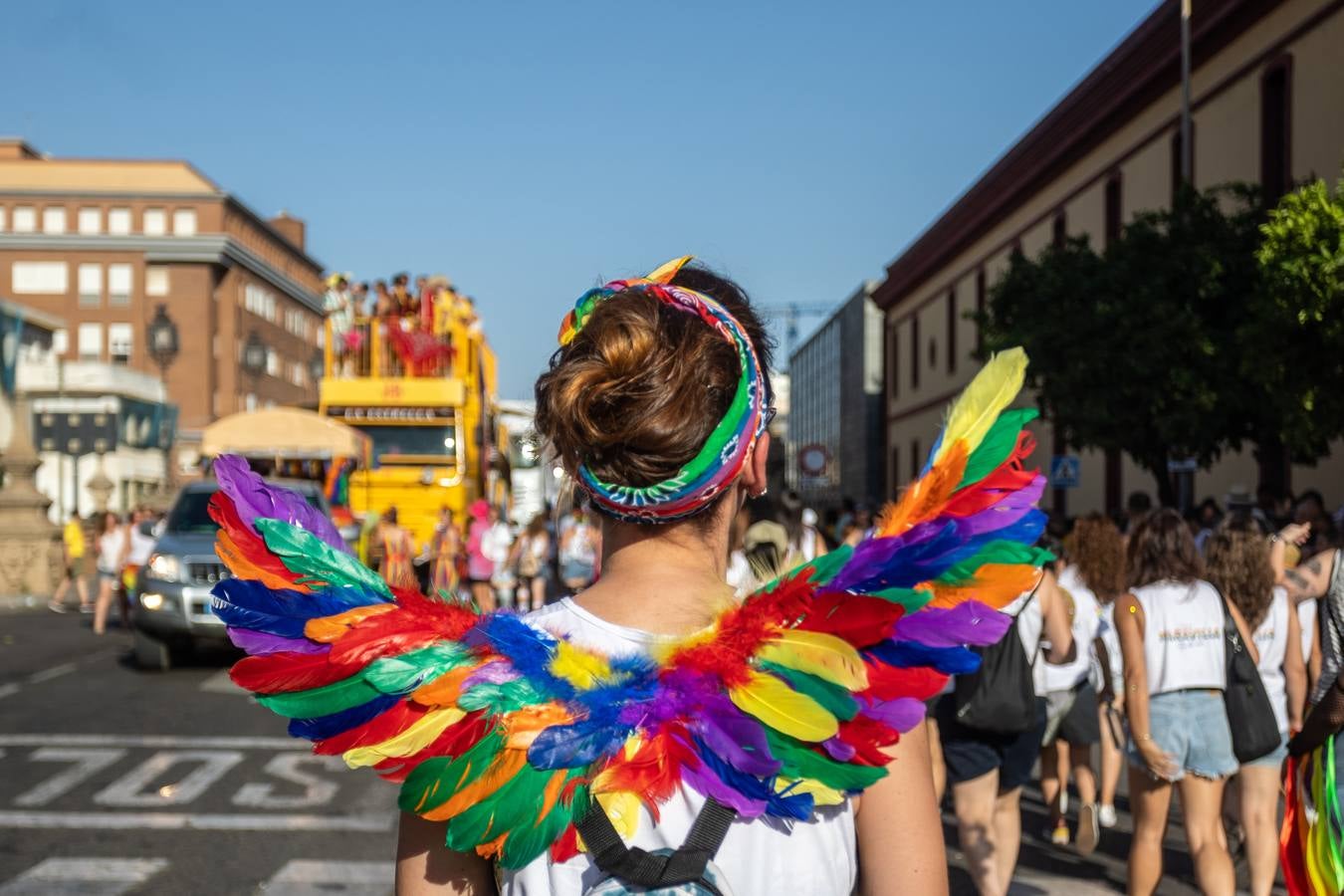 Estampas del multitudinario desfile del Orgullo en Sevilla