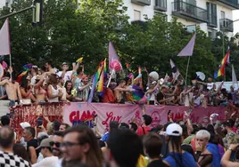 El Desfile del Orgullo Sevilla 2023 tiñe de color las calles