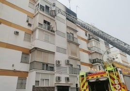 Un incendio en una vivienda del Polígono Norte en Sevilla provoca graves daños materiales