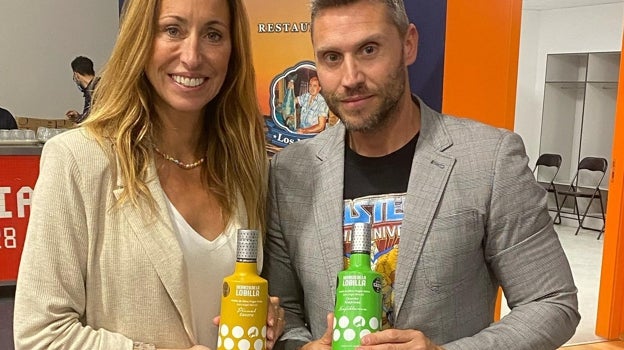 Álvaro Pallarés con la nadadora Gemma Mengual como patrocinador de unos premios al deporte