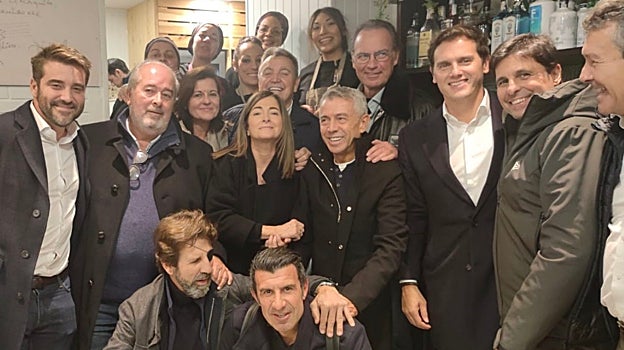 José Luis López 'El Turronero', junto a varias de sus amistades más destacadas