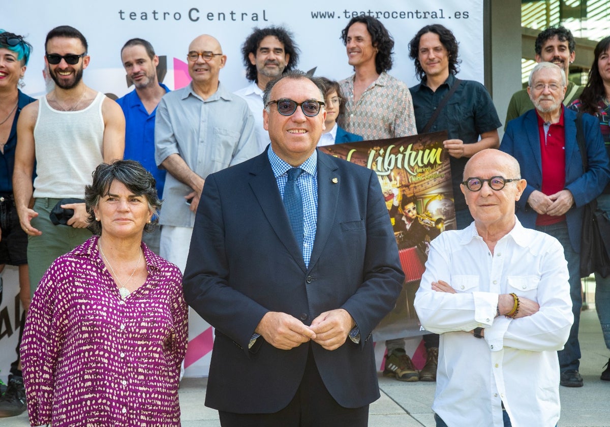 Carmen Ortiz, Arturo Bernal y Manuel Llanes, durante la presentación de la nueva temporada del Teatro Central