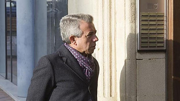 Imagen de José Luis López 'El Turronero' entrando en la Audiencia de Cádiz para declarar