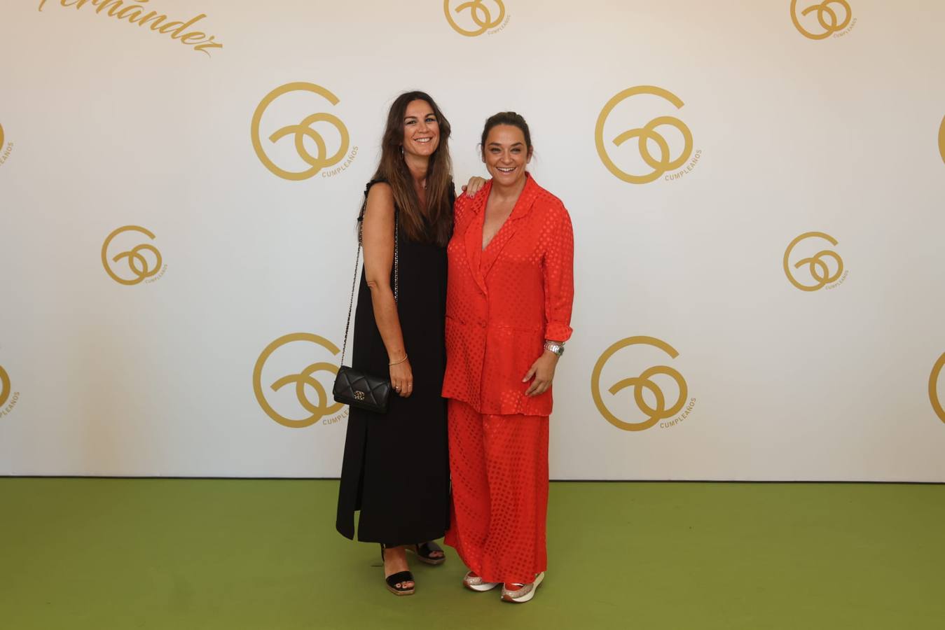 Toñi Moreno y acompañante