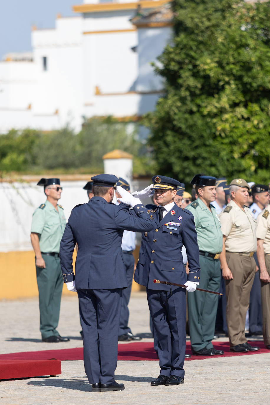 La ceremonia castrense con motivo del relevo del Jefe del Acuartelamiento Aéreo de Tablada