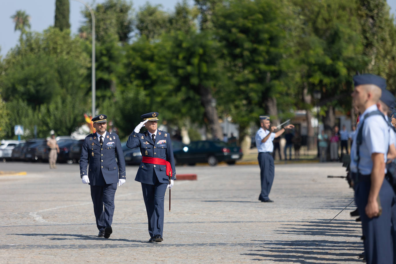 La ceremonia castrense con motivo del relevo del Jefe del Acuartelamiento Aéreo de Tablada
