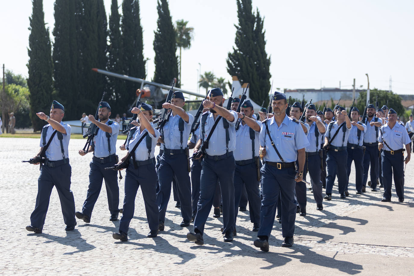 La ceremonia castrense con motivo del relevo del Jefe del Acuartelamiento Aéreo de Tablada