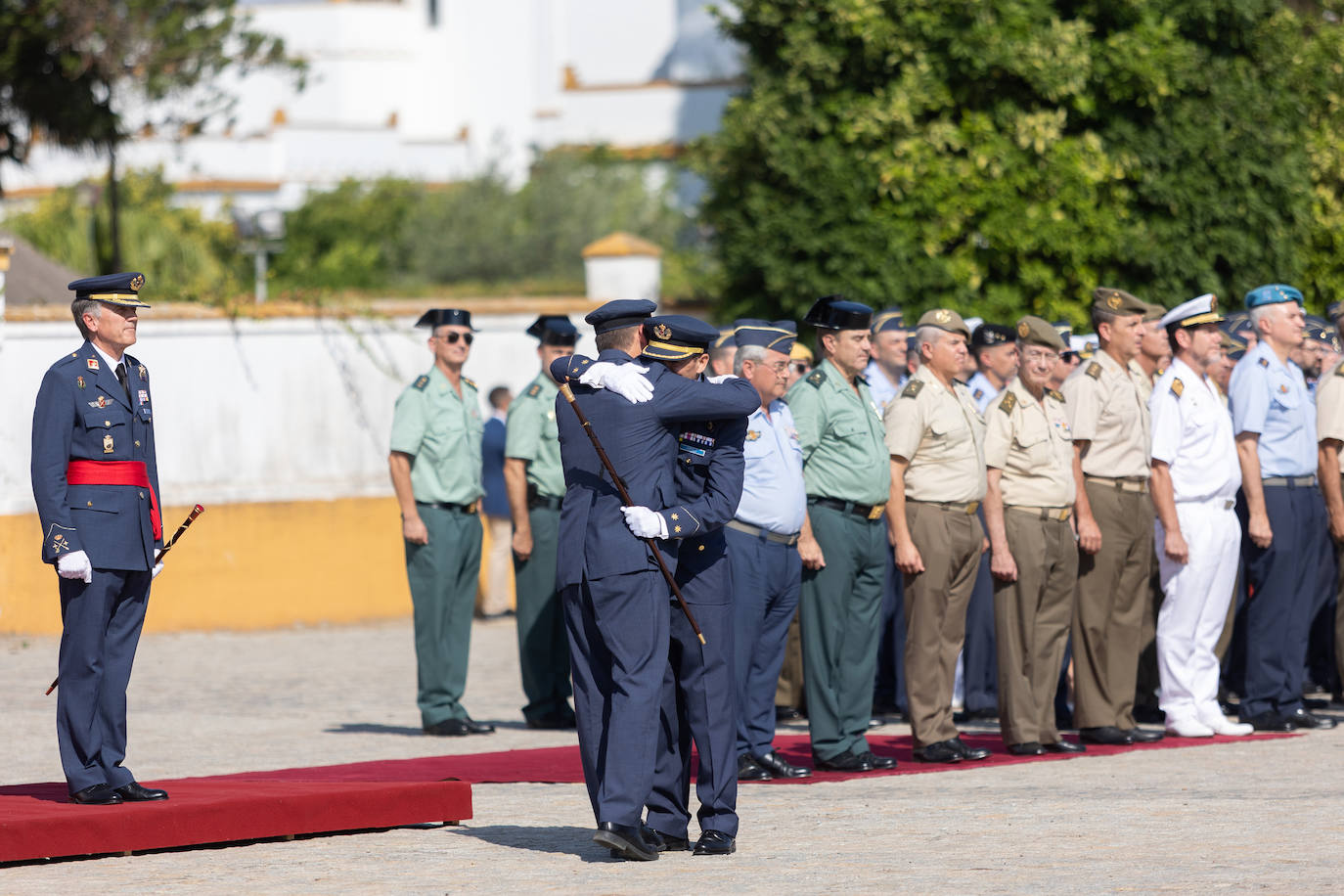 La ceremonia castrense con motivo del relevo del Jefe del Acuartelamiento Aéreo de Tablada