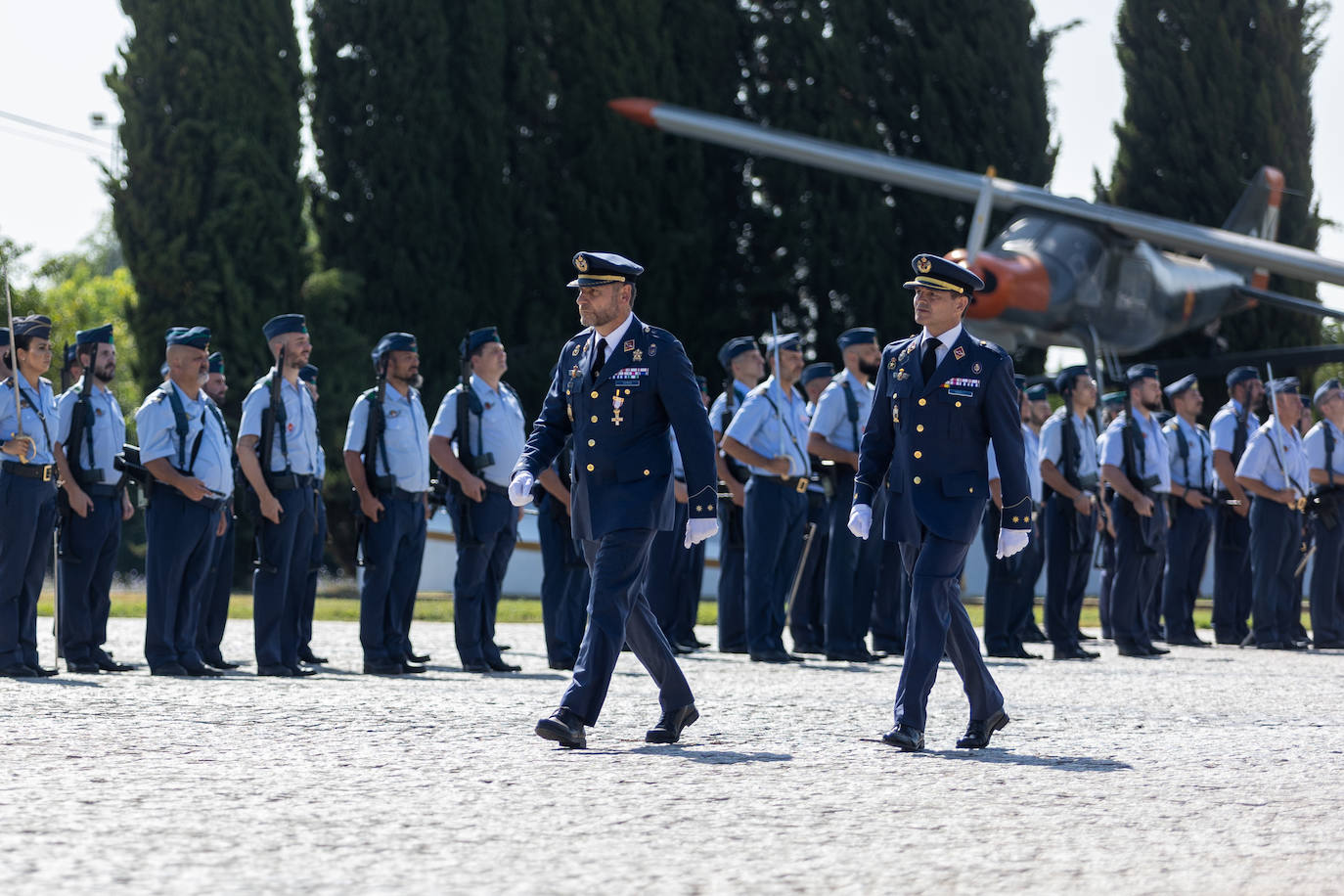 La ceremonia castrense con motivo del relevo del Jefe del Acuartelamiento Aéreo de Tablada